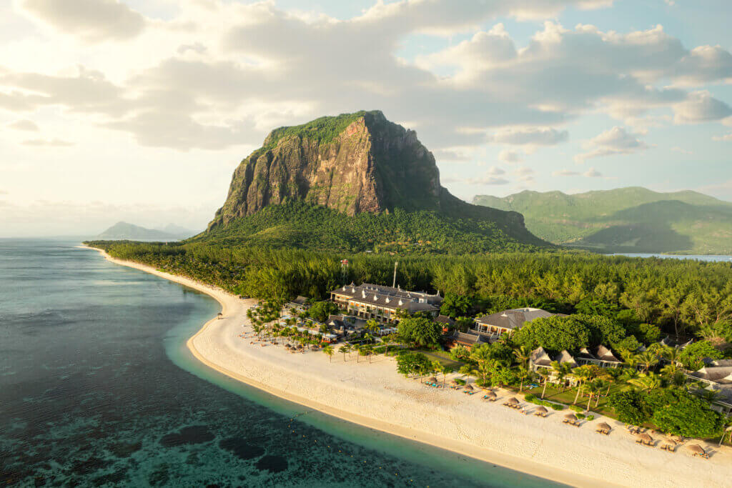 JW Marriott Mauritius, Vogelperspektive, Le Morne im Hintergrund